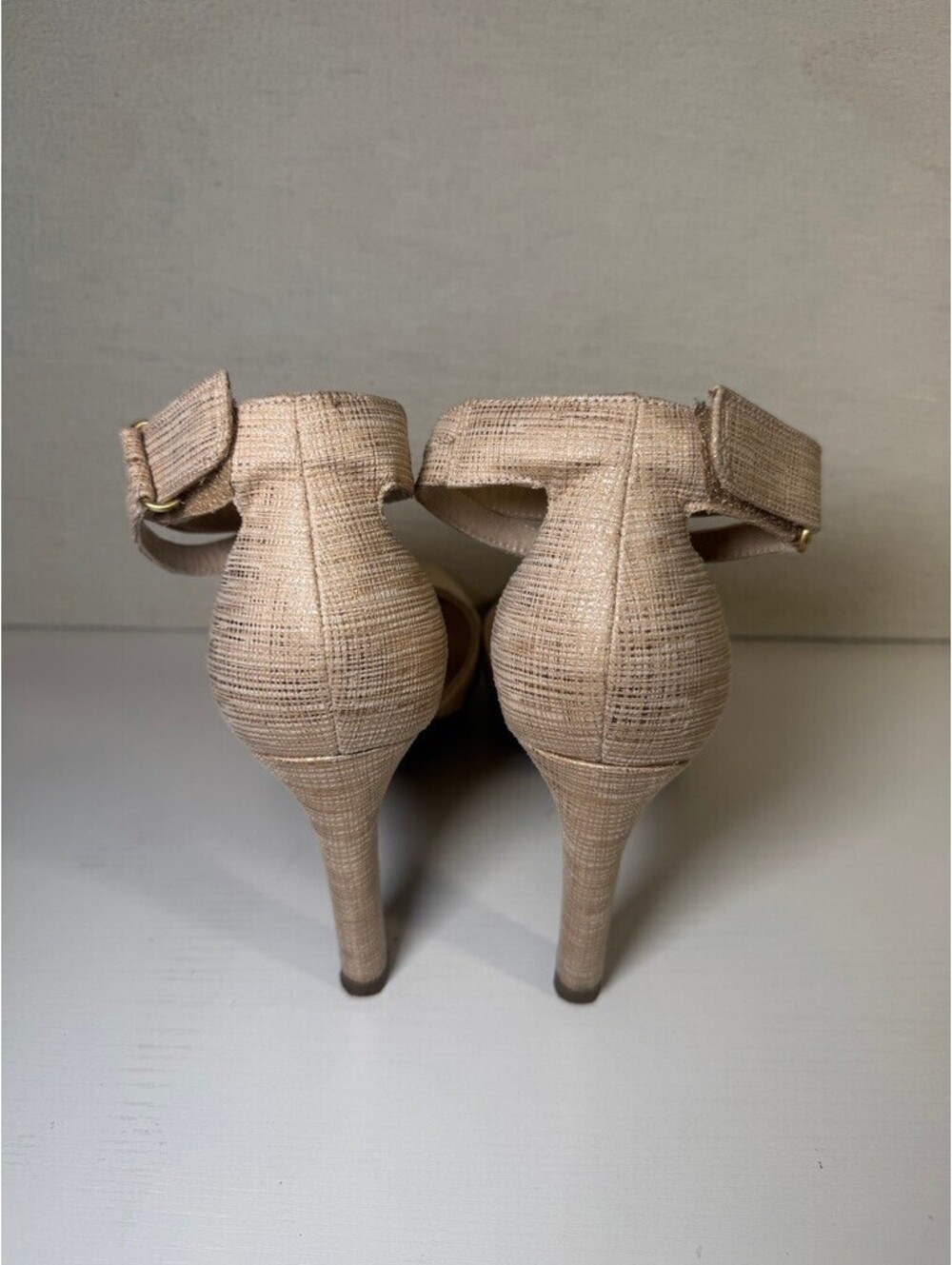 Clarks Collection Women's Ambyr Skip Beige Metallic Ankle Strap Heels Size 8 US - Picture 8 of 11